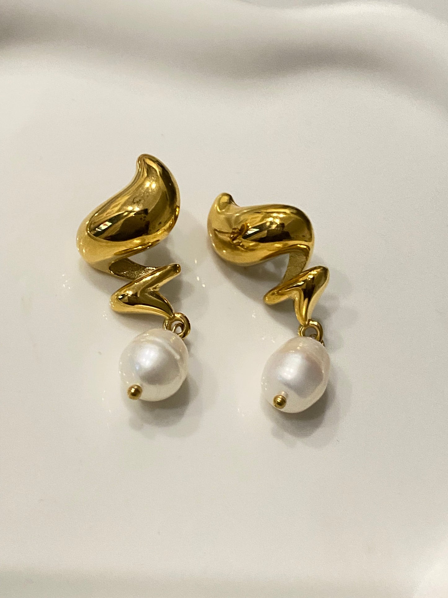 Baylee freshwater pearl earrings