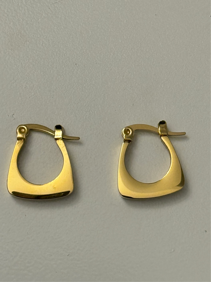 Mau gold hoop earrings