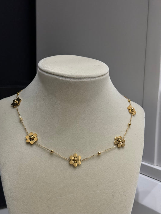 Daisy gold necklace