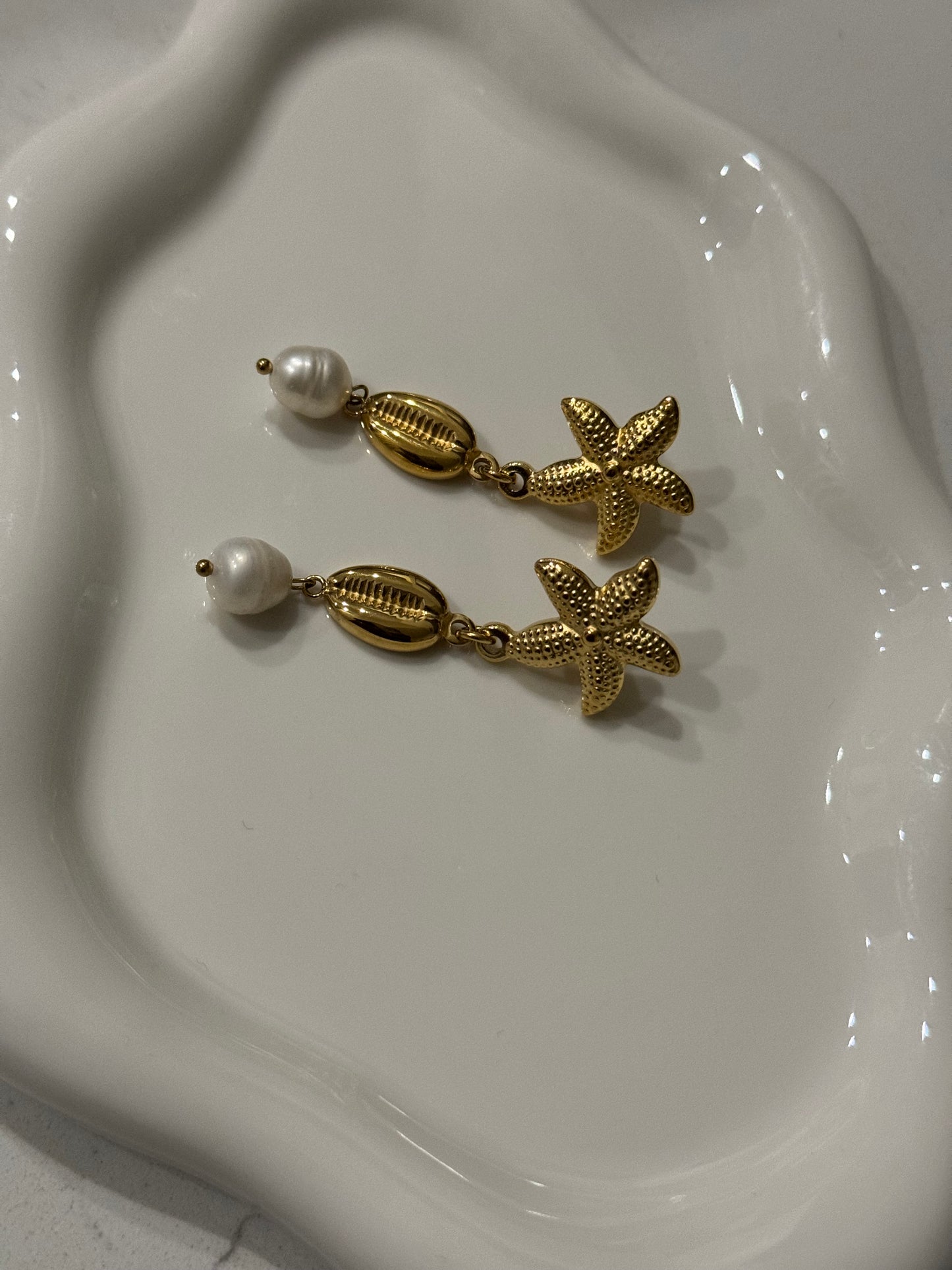 Bijou freshwater starfish earrings