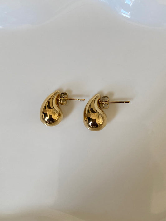 Mini Adele teardrop gold earrings