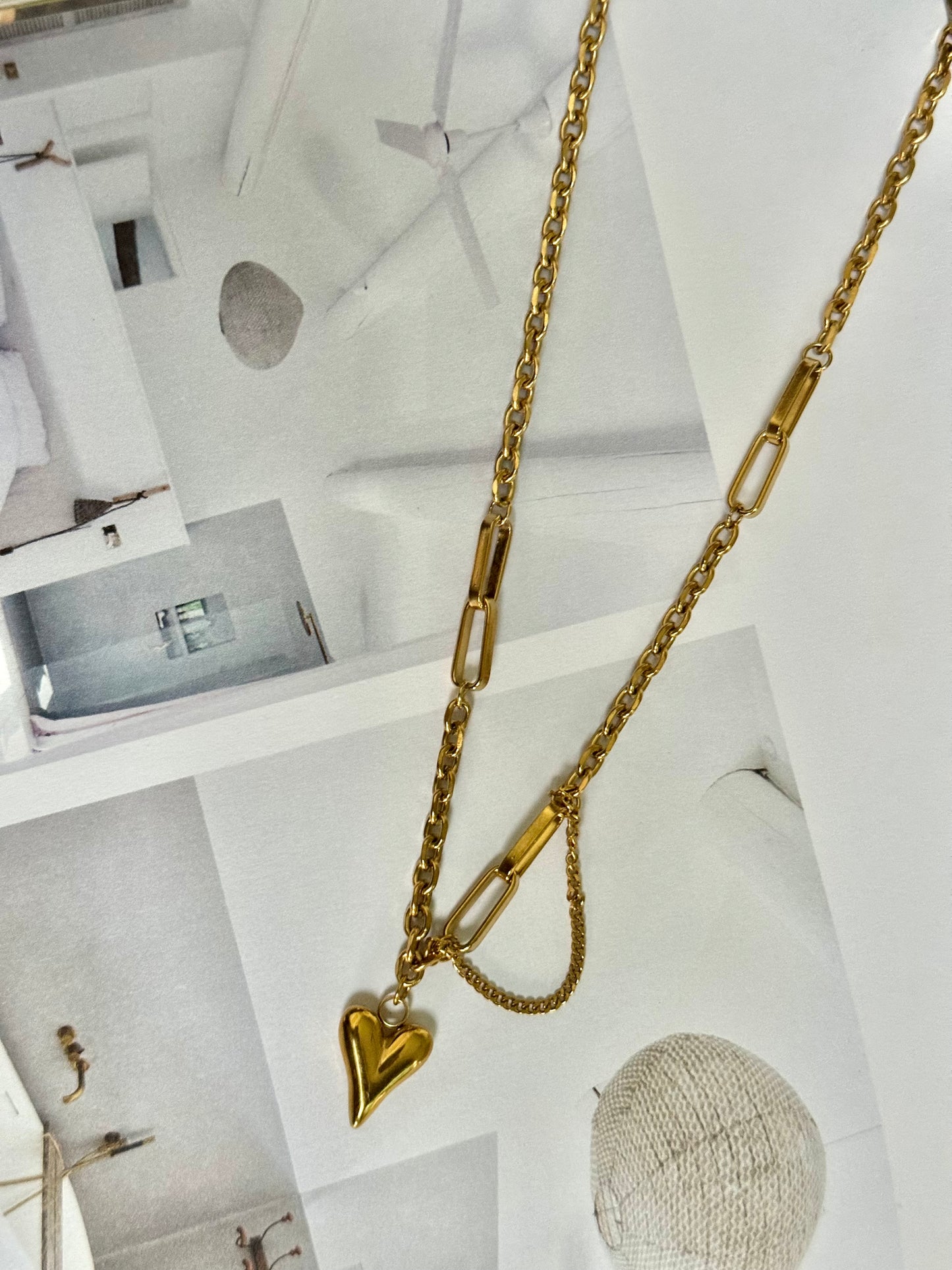 Amor gold necklace