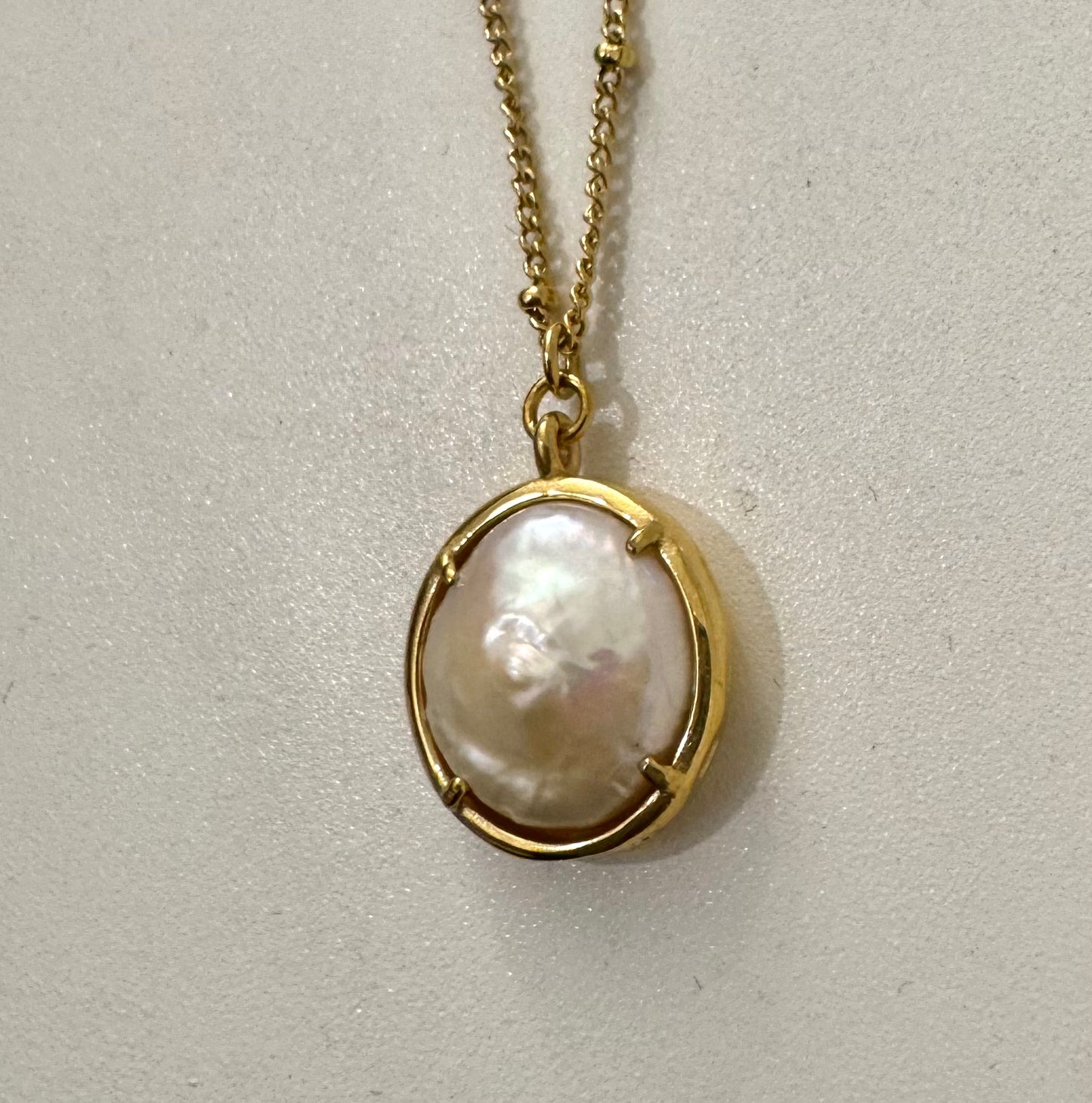 Pearl gold necklace