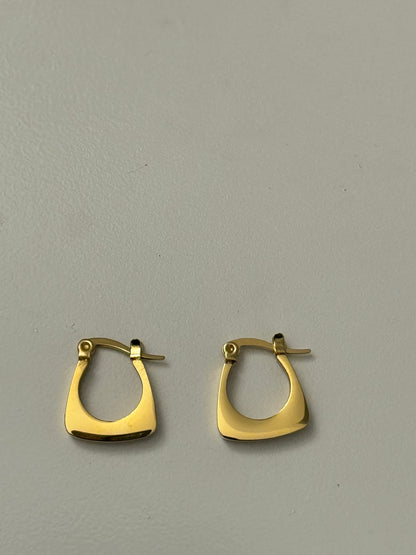 Mau gold hoop earrings