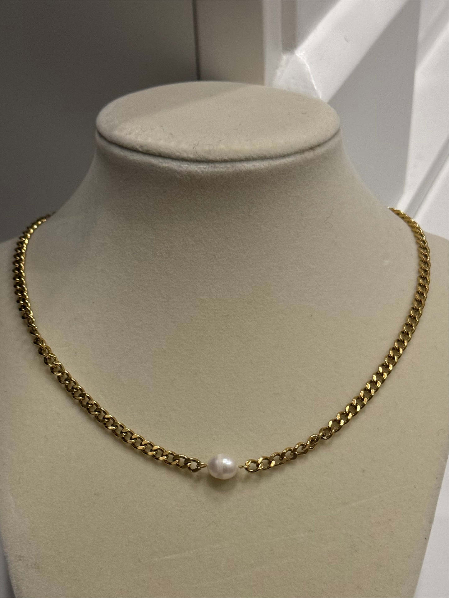 Alia natural pearl necklace