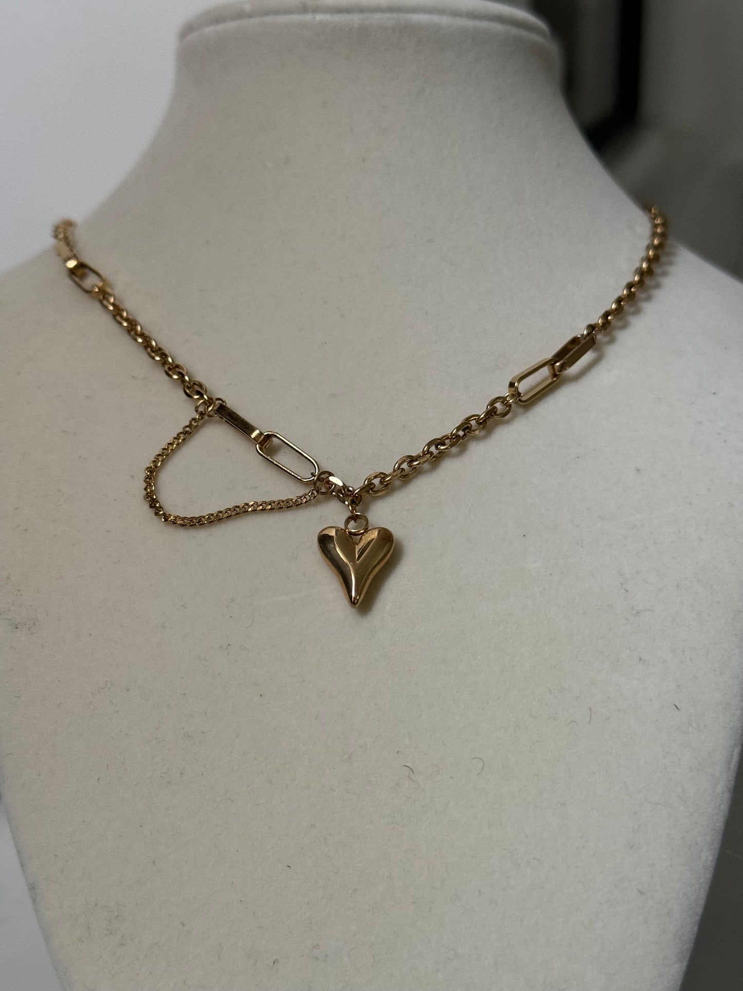 Amor gold necklace