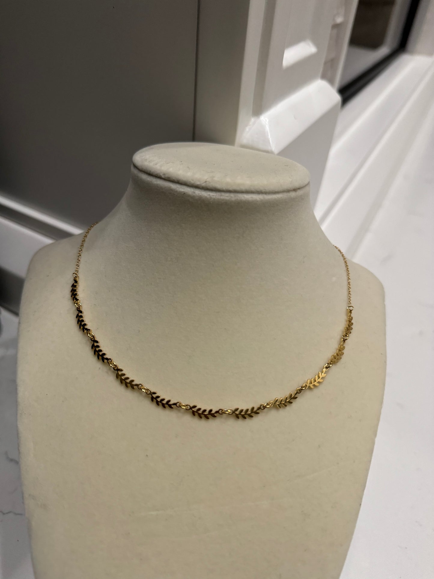 Leaf gold chain necklace