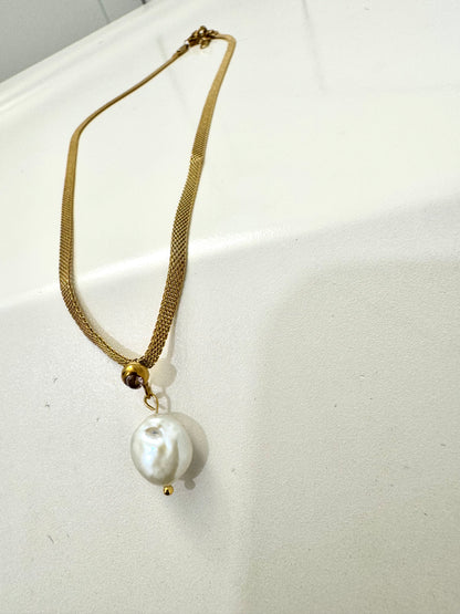 Pearl choker gold necklace