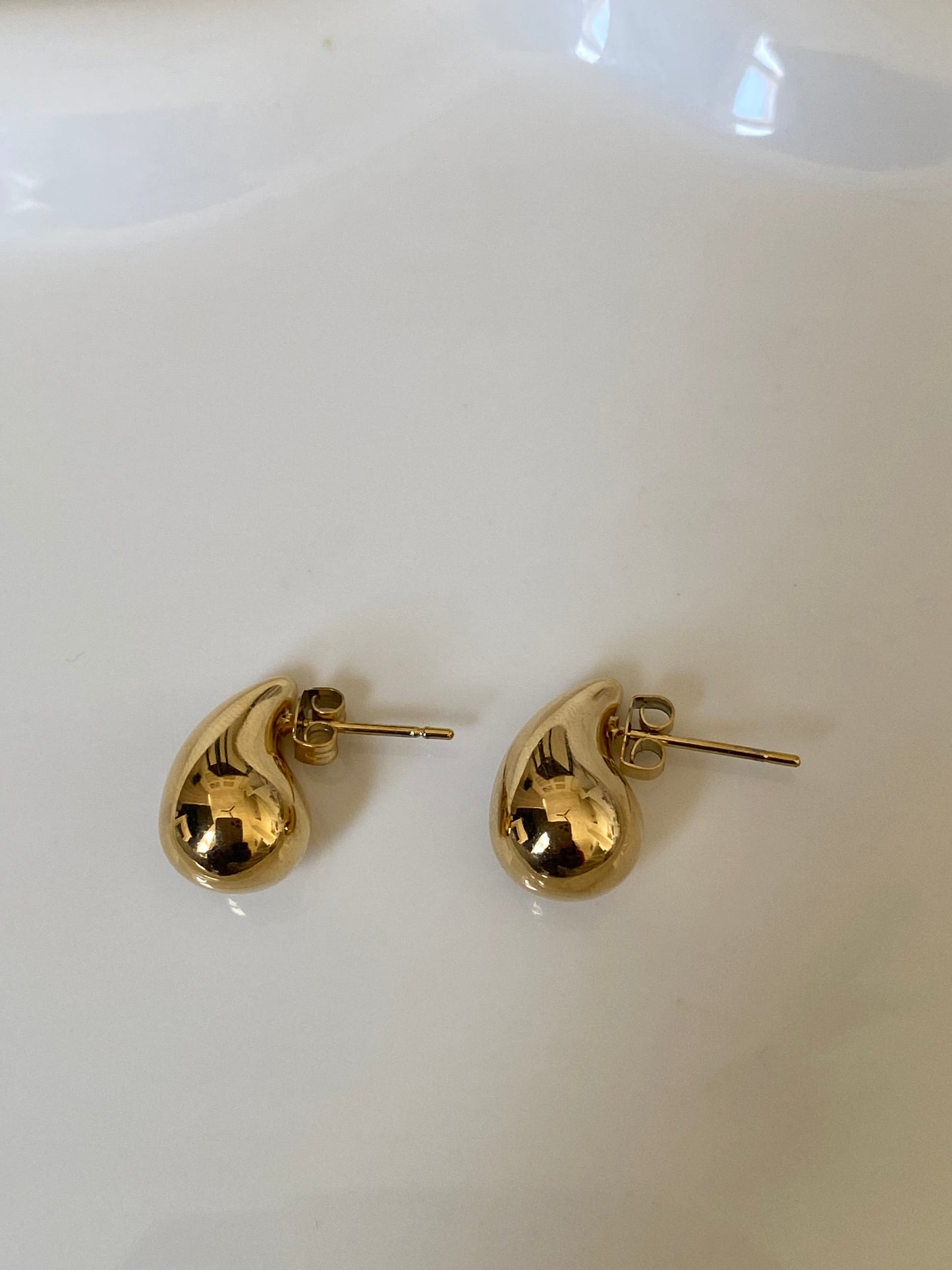 Mini Adele teardrop gold earrings