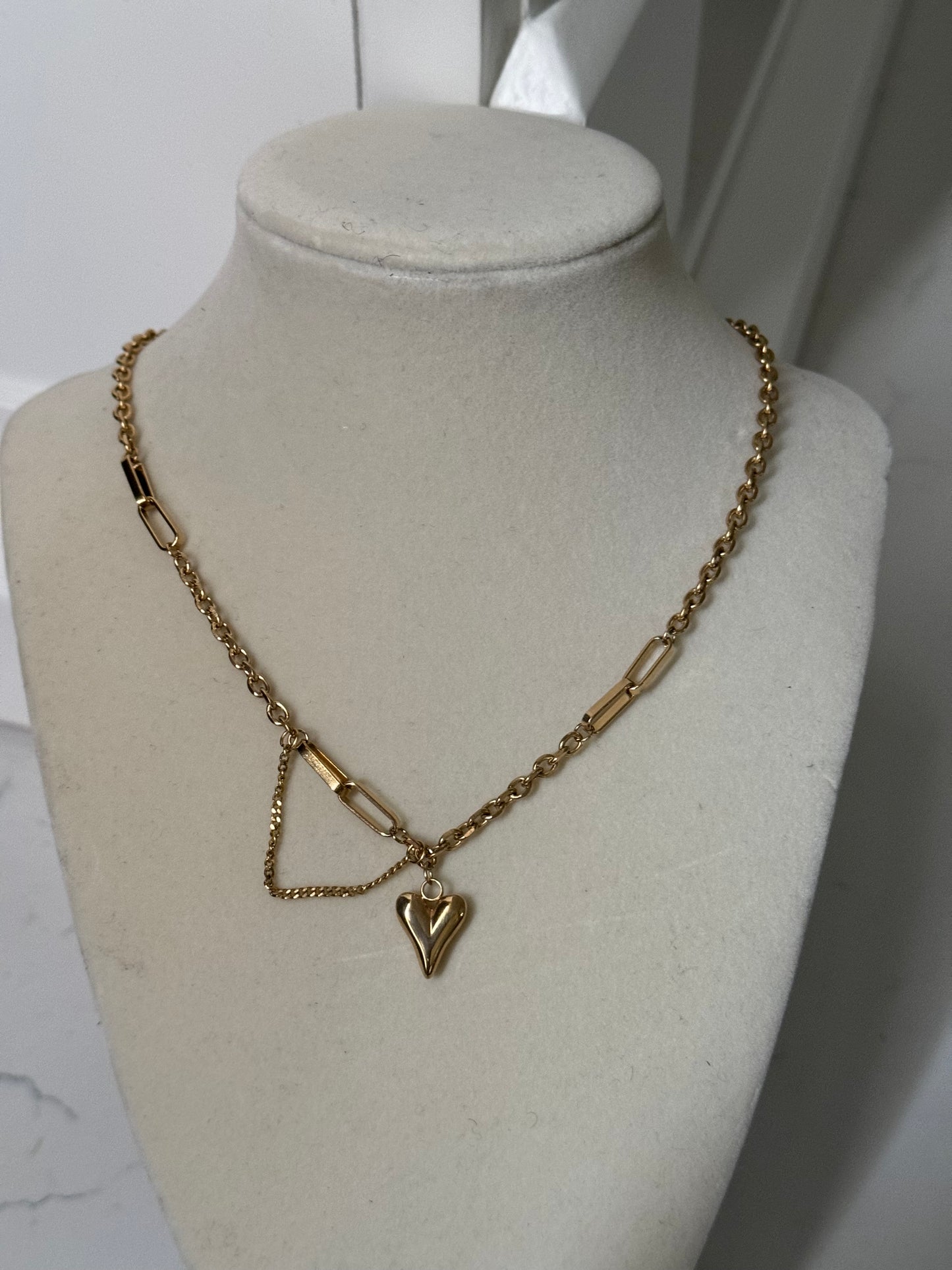 Amor gold necklace