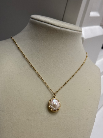 Pearl gold necklace