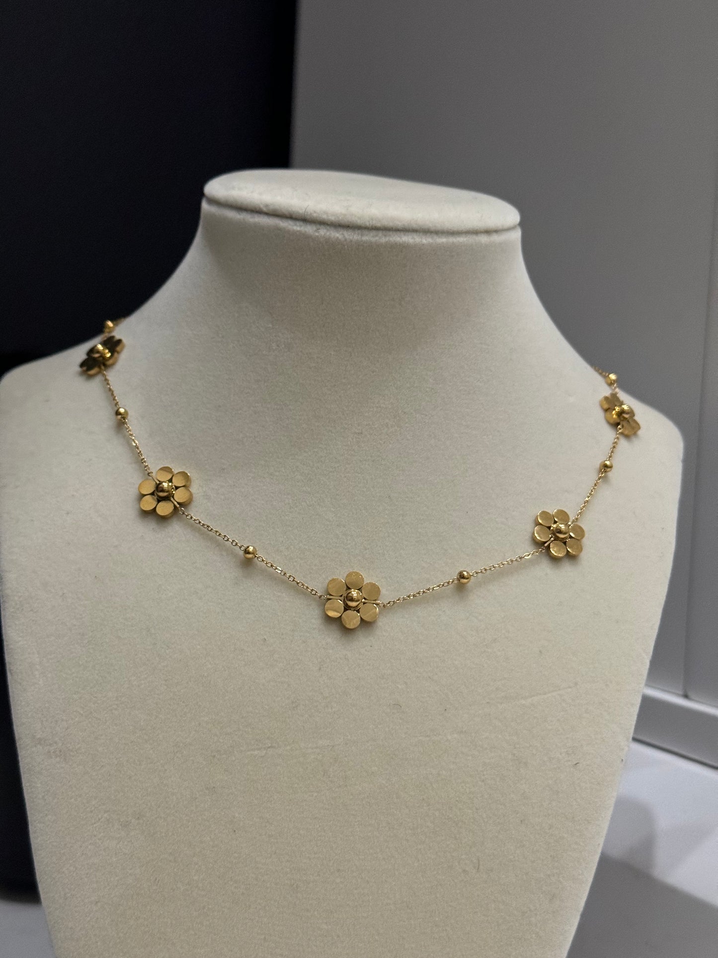 Daisy gold necklace