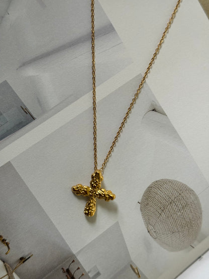 Thea gold necklace